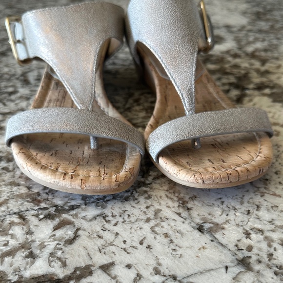 Donald Pliner Ladies Cork Wedge Sandals - Picture 5 of 8